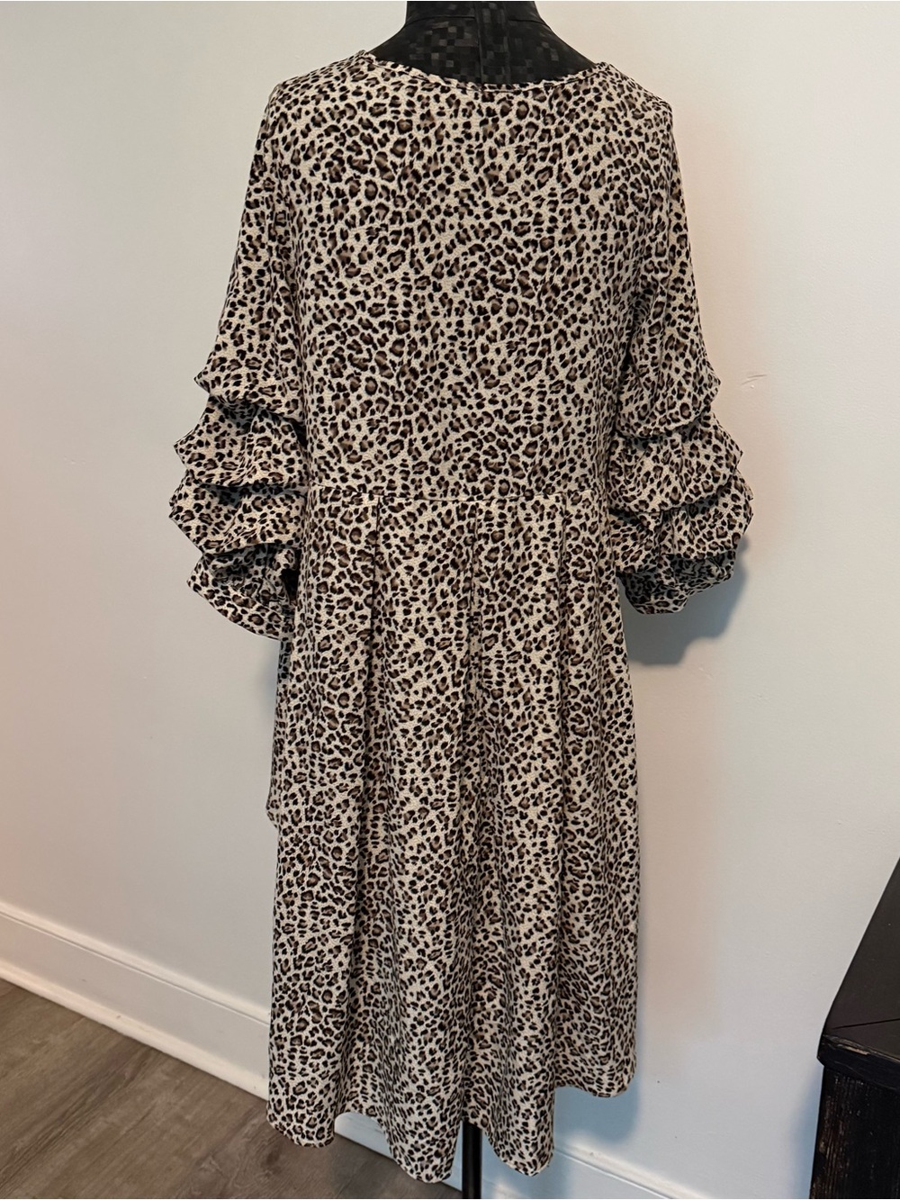 P Luca Milano Adorable high low top w/three quarter length sleeves with gathers - Picture 6 of 11